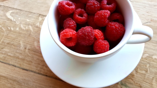 healthy-cup-fruits-raspberries
